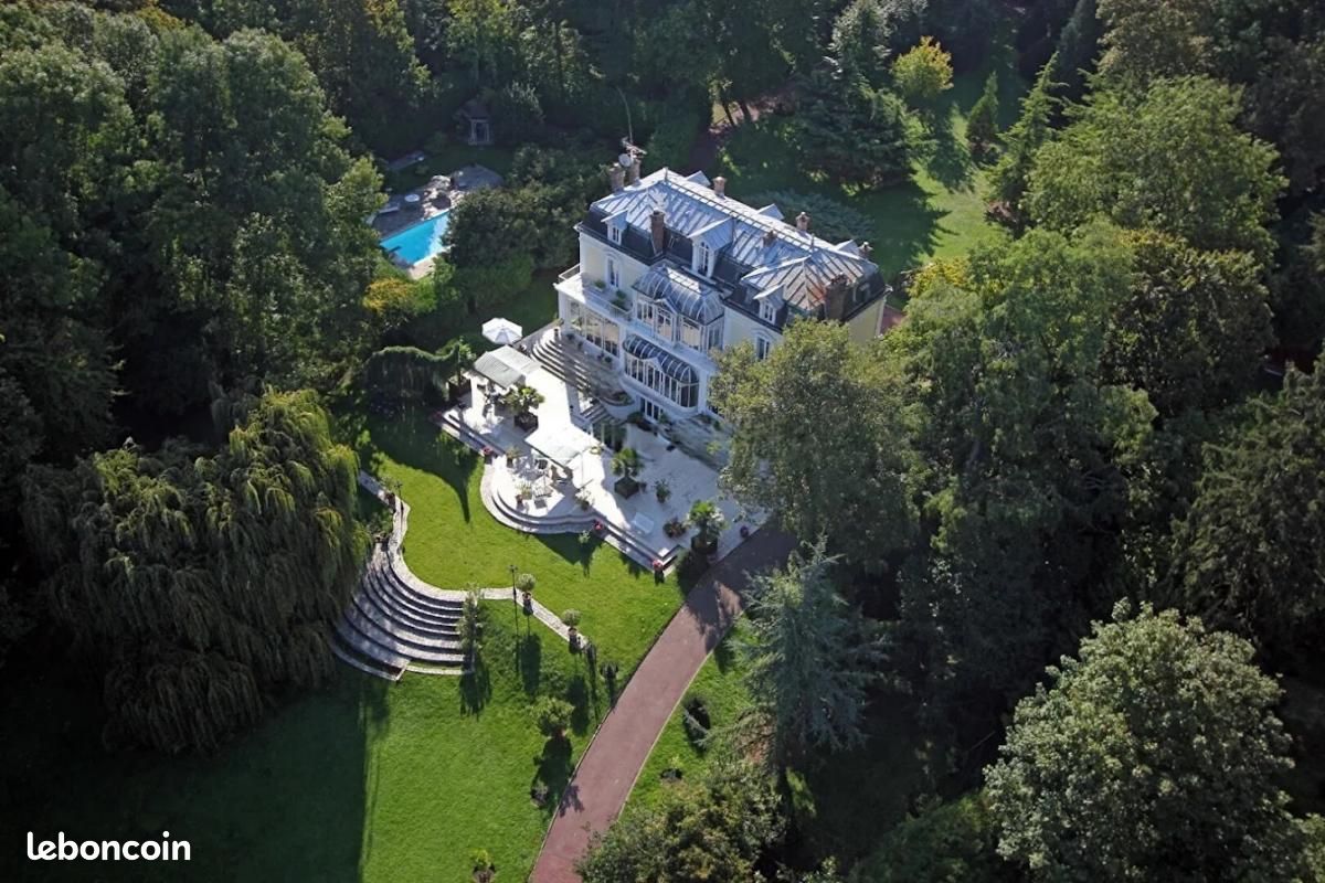 10 bedrooms Castles in Seine-et-Marne, France No. 328931