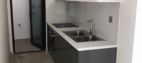 2 rooms Office in District 1, Vietnam No. 18019 2