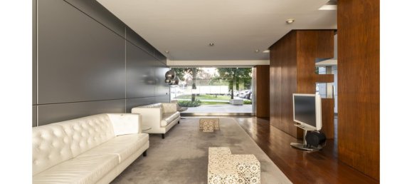 4 bedrooms Apartment in Lisbon, Portugal No. 110044 3