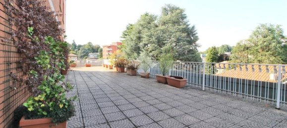 2 bedrooms Apartment in Mariano Comense, Italy No. 282289 2