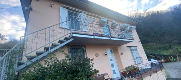 Дом с 9 комнатами в Луни, Италия № 151630 3