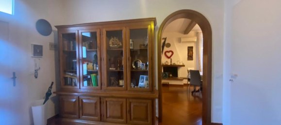 Дом с 9 комнатами в Луни, Италия № 151630 19