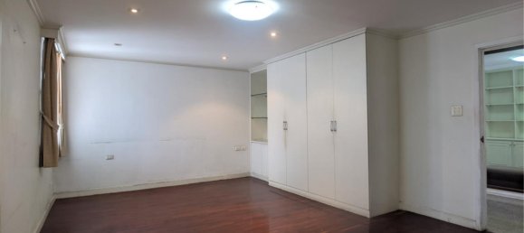 3 bedrooms Condo in Bangkok, Thailand No. 2110 2