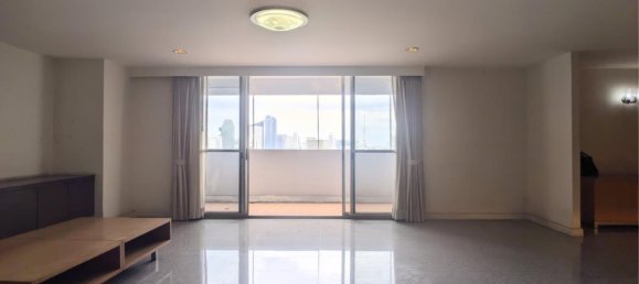 3 bedrooms Condo in Bangkok, Thailand No. 2110 11
