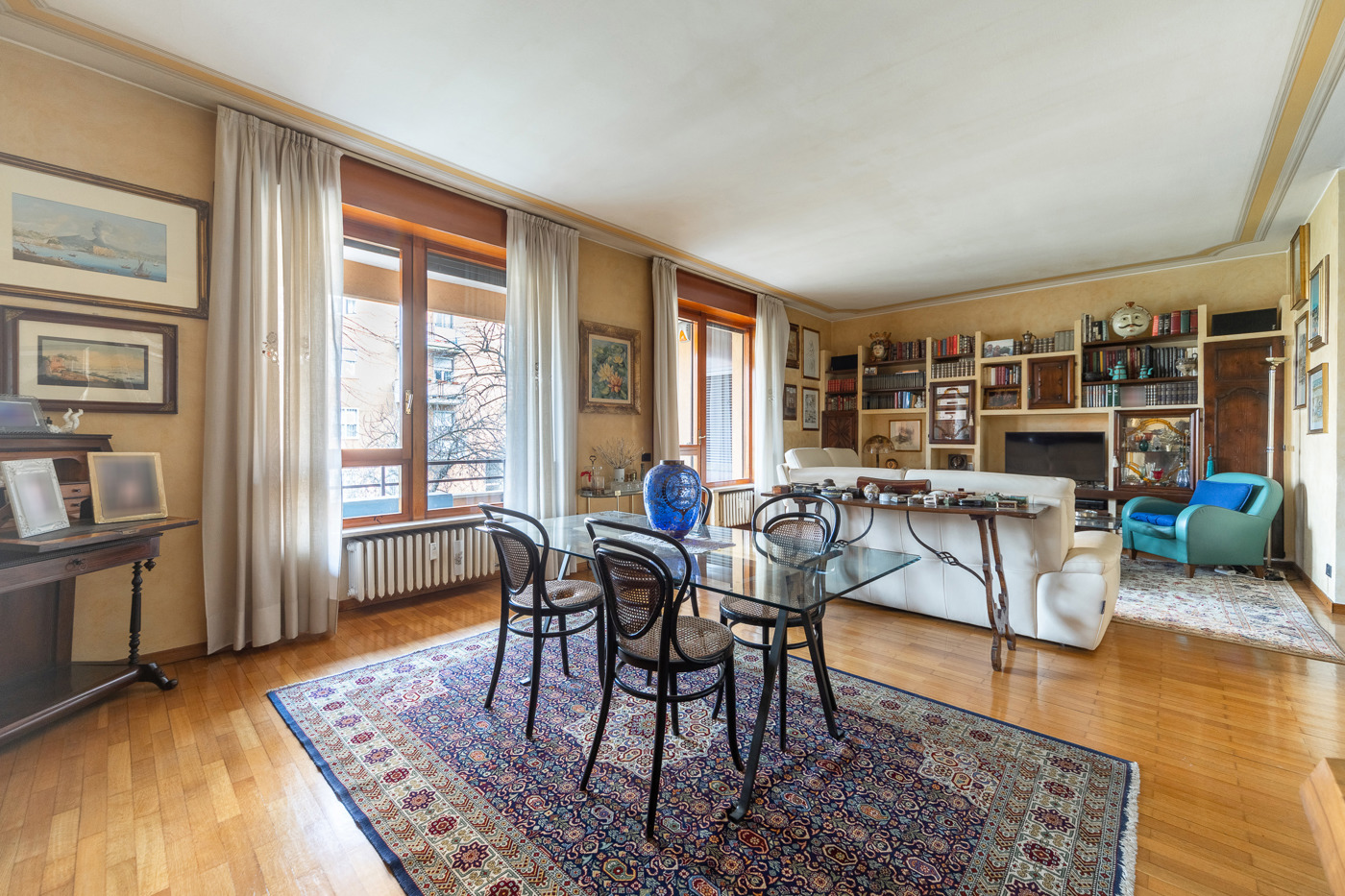 3 bedrooms Apartment in Milan, Italy No. 241355