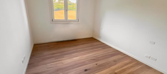 4 rooms Apartment in Creazzo, Italy No. 16459 11