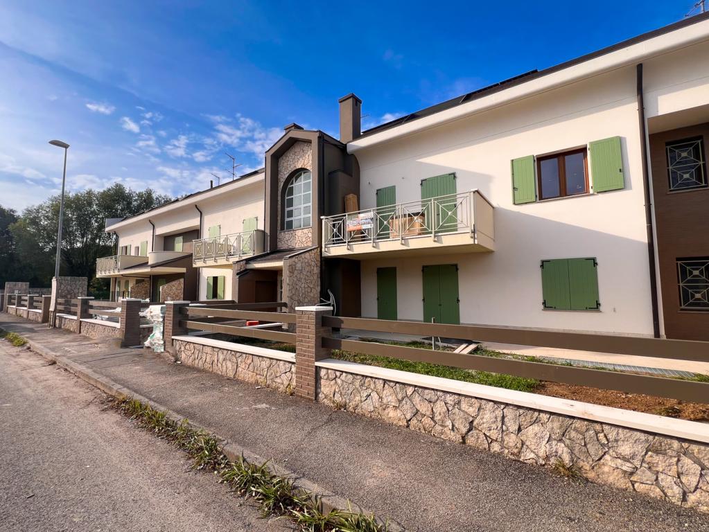 4 rooms Apartment in Creazzo, Italy No. 16459