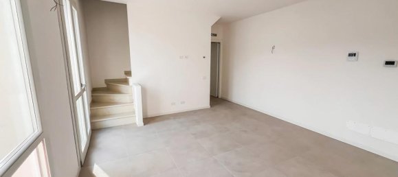 4 rooms Apartment in Creazzo, Italy No. 16459 8