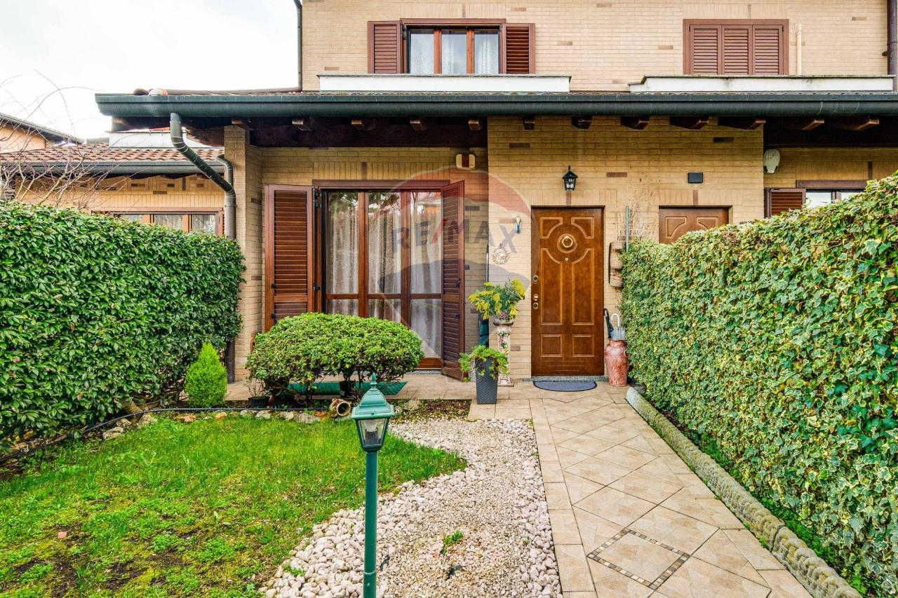 4-Zimmer Villa in Caronno Pertusella, Italy, Nr. 236049