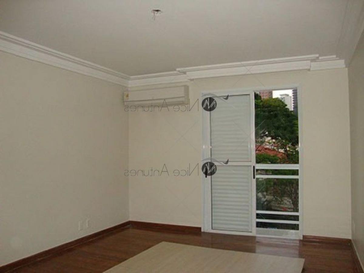 Casa de 3 dormitorios en Sao Paulo, Brazil No. 592382