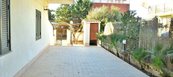 Квартира с 3 спальнями в Ардеа, Италия № 355950 6