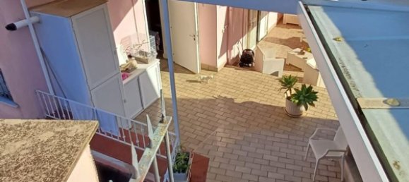 6 rooms Apartment in Portici, Italy No. 141652 4