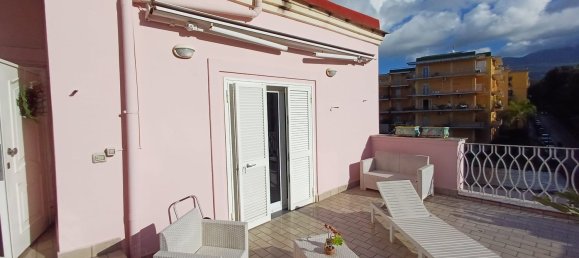 6 rooms Apartment in Portici, Italy No. 141652 3