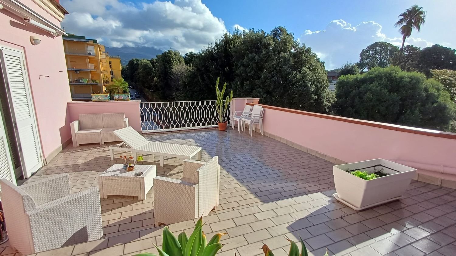 6 rooms Apartment in Portici, Italy No. 141652