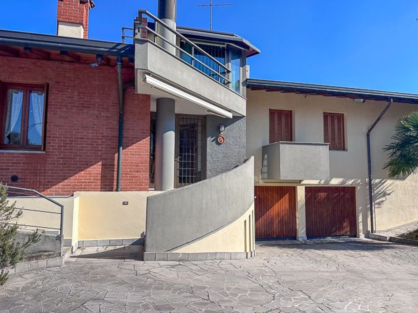 8 rooms Villa in Seveso, Italy No. 13549