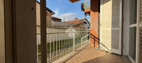 Квартира с 3 спальнями в Кастелламонте, Италия № 124366 18