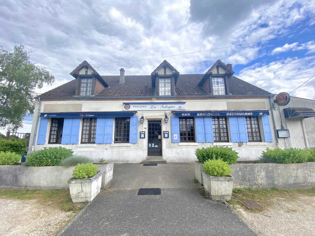 Gewerbliche Immobilie in Orcay, France 243m², Nr. 59095
