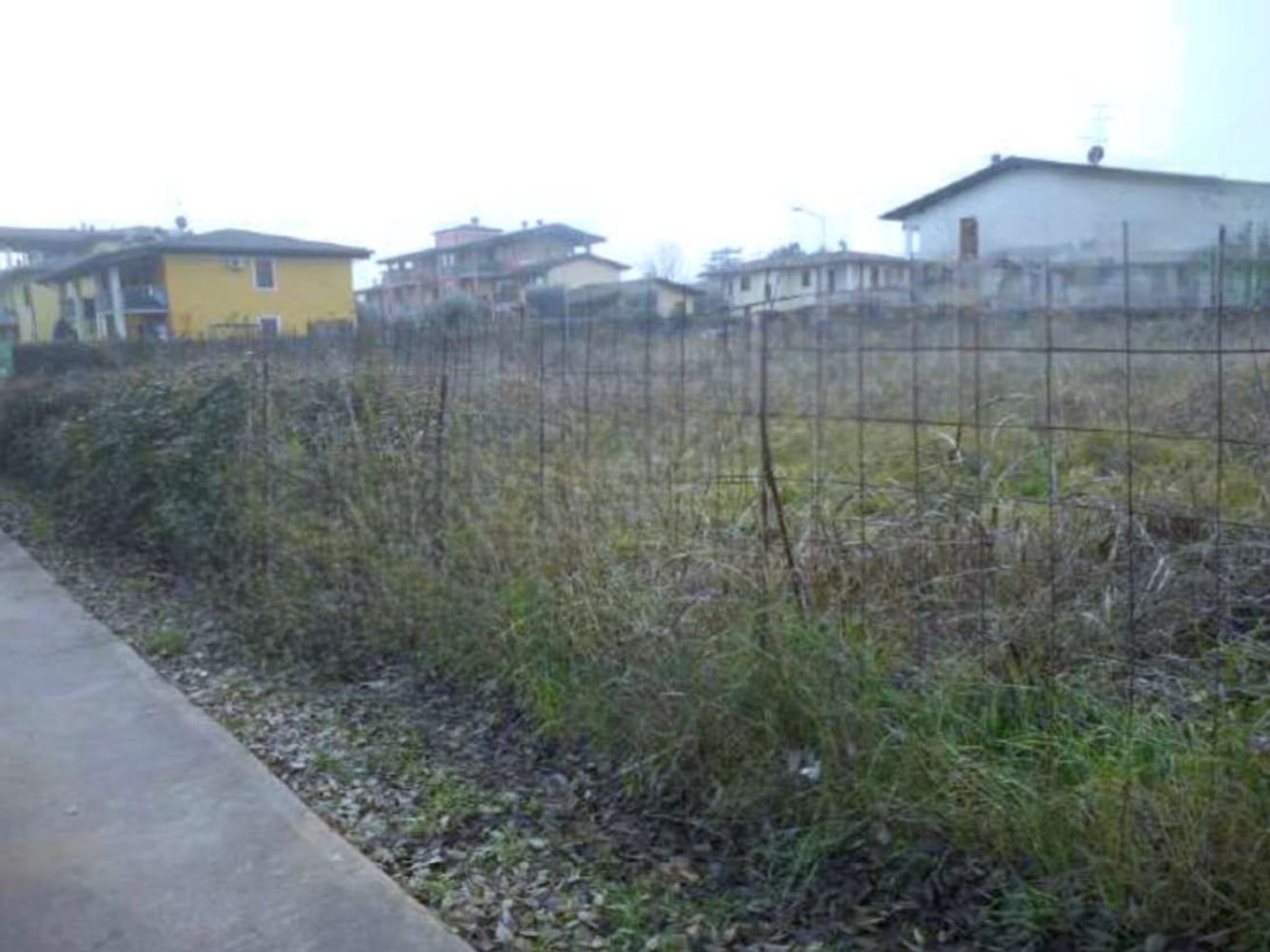 Terreno em Desenzano del Garda, Italy 1657 m² N.º 276027