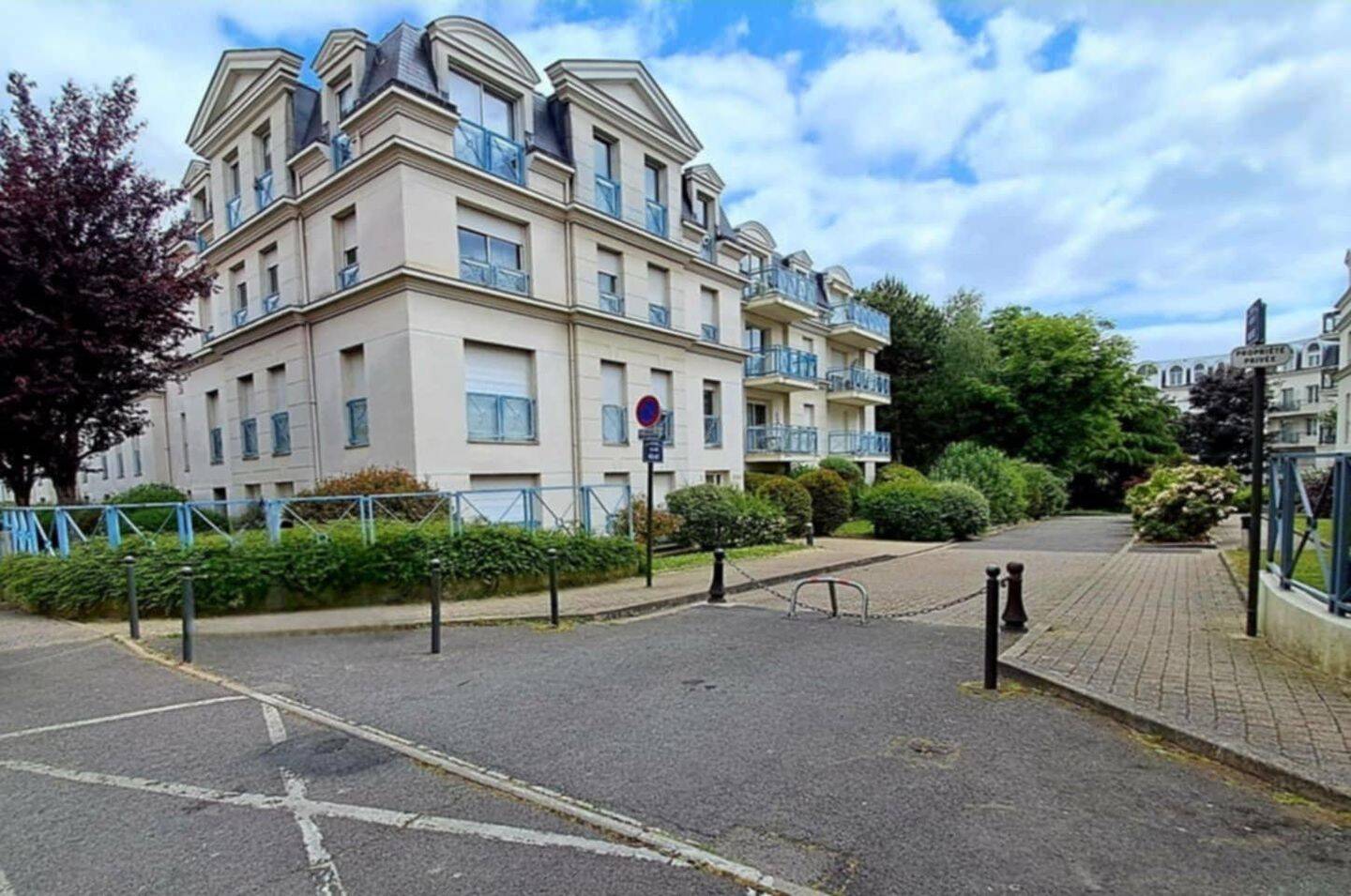 Studio in Chatillon, France No. 333930