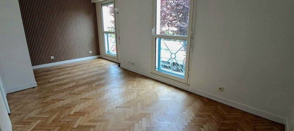 Studio in Chatillon, France No. 333930 2