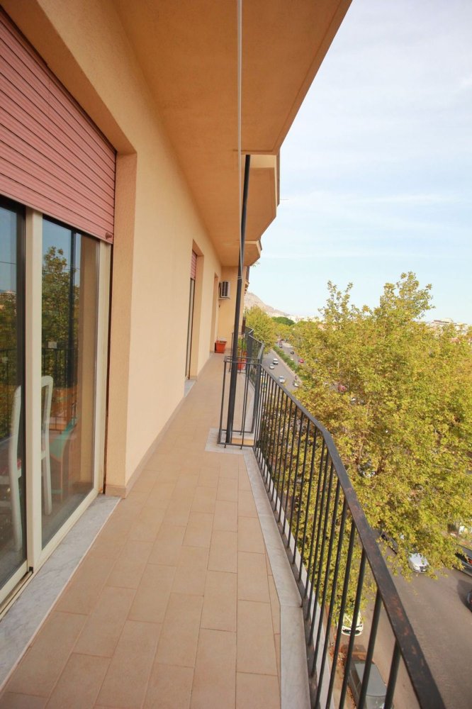 5 chambres Appartement à Palermo, Italy No. 379097