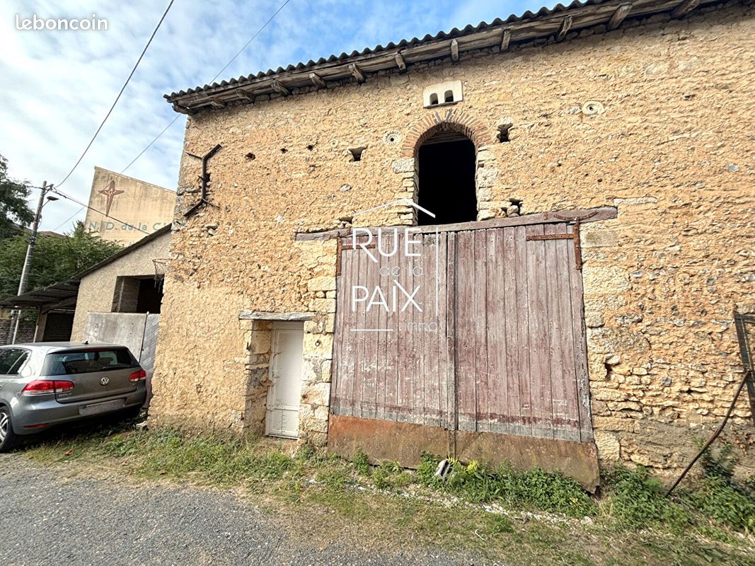 120m² Parking in Vienne, France No. 340534
