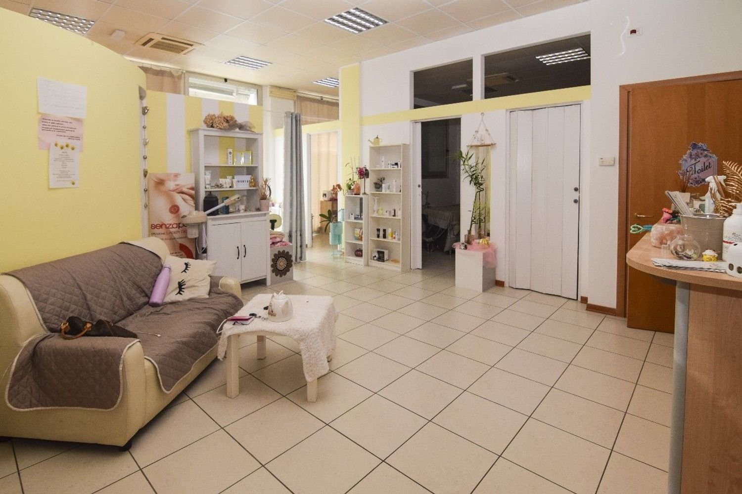  عقار تجاري في Reggio Emilia, Italy 70متر مربع رقم 83566