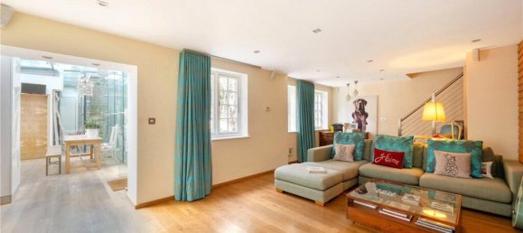 3 bedrooms House in St Johns Wood, United Kingdom No. 7434 6