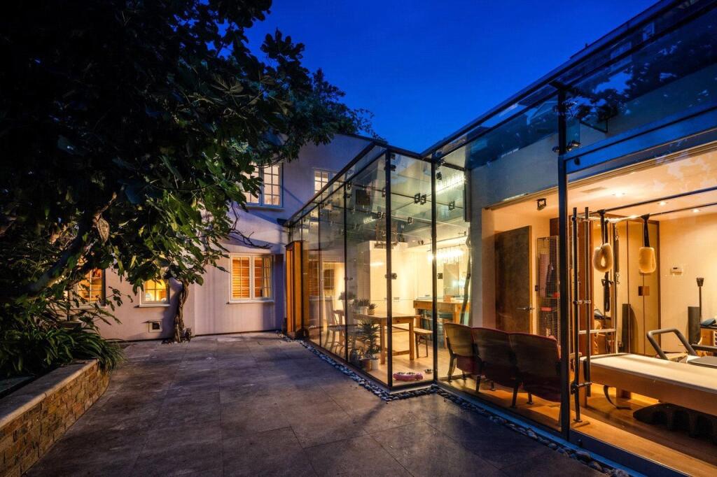 3 bedrooms House in St Johns Wood, United Kingdom No. 7434