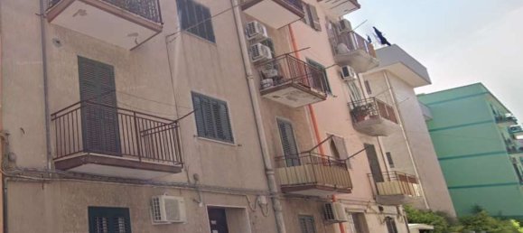 4 rooms Apartment in Taranto, Italy No. 186562 2