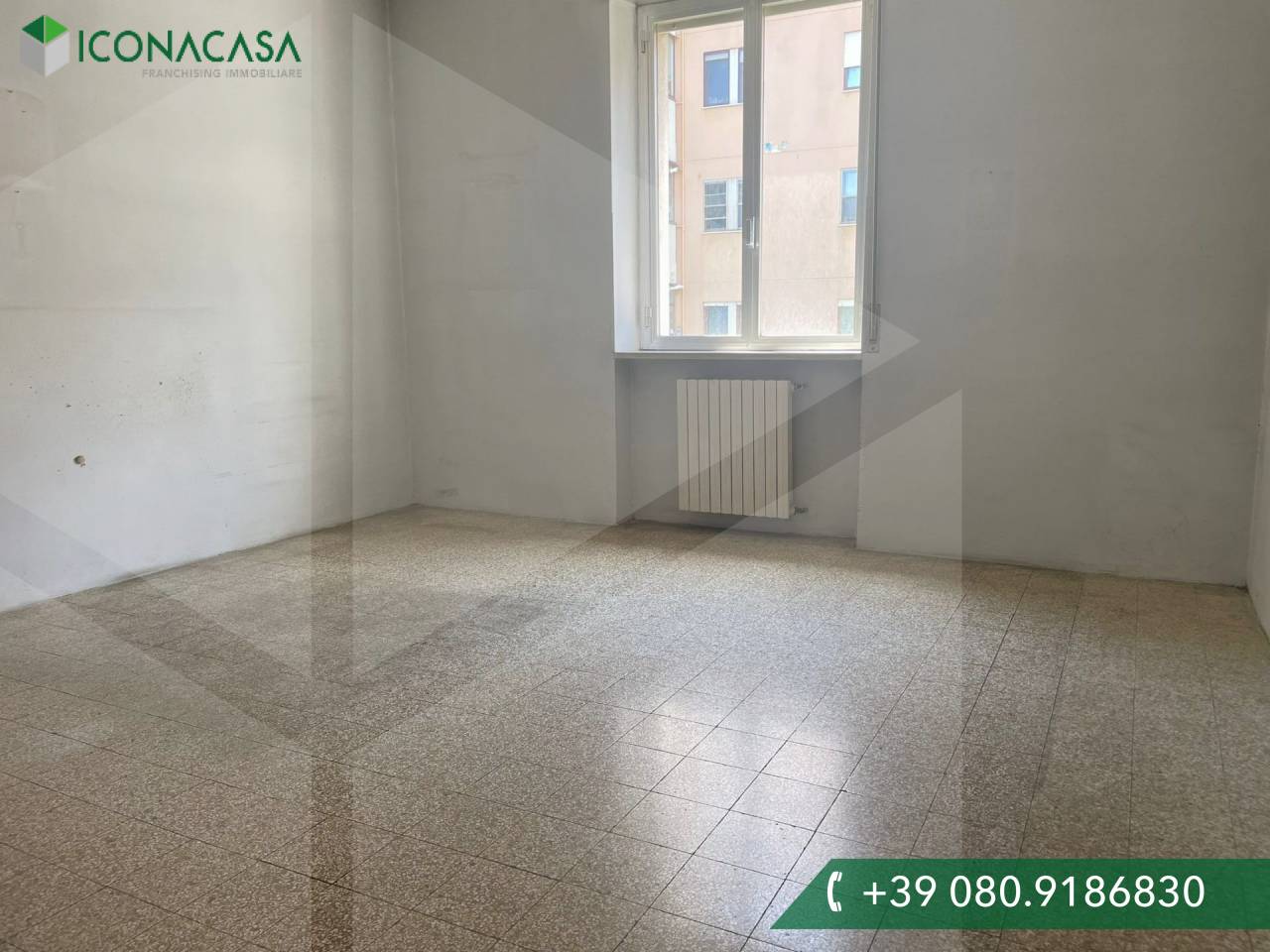 Квартира с 4 комнатами в Бари, Италия № 26431