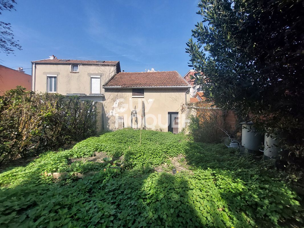 469m² Land in Rosny-sous-Bois, France No. 182048