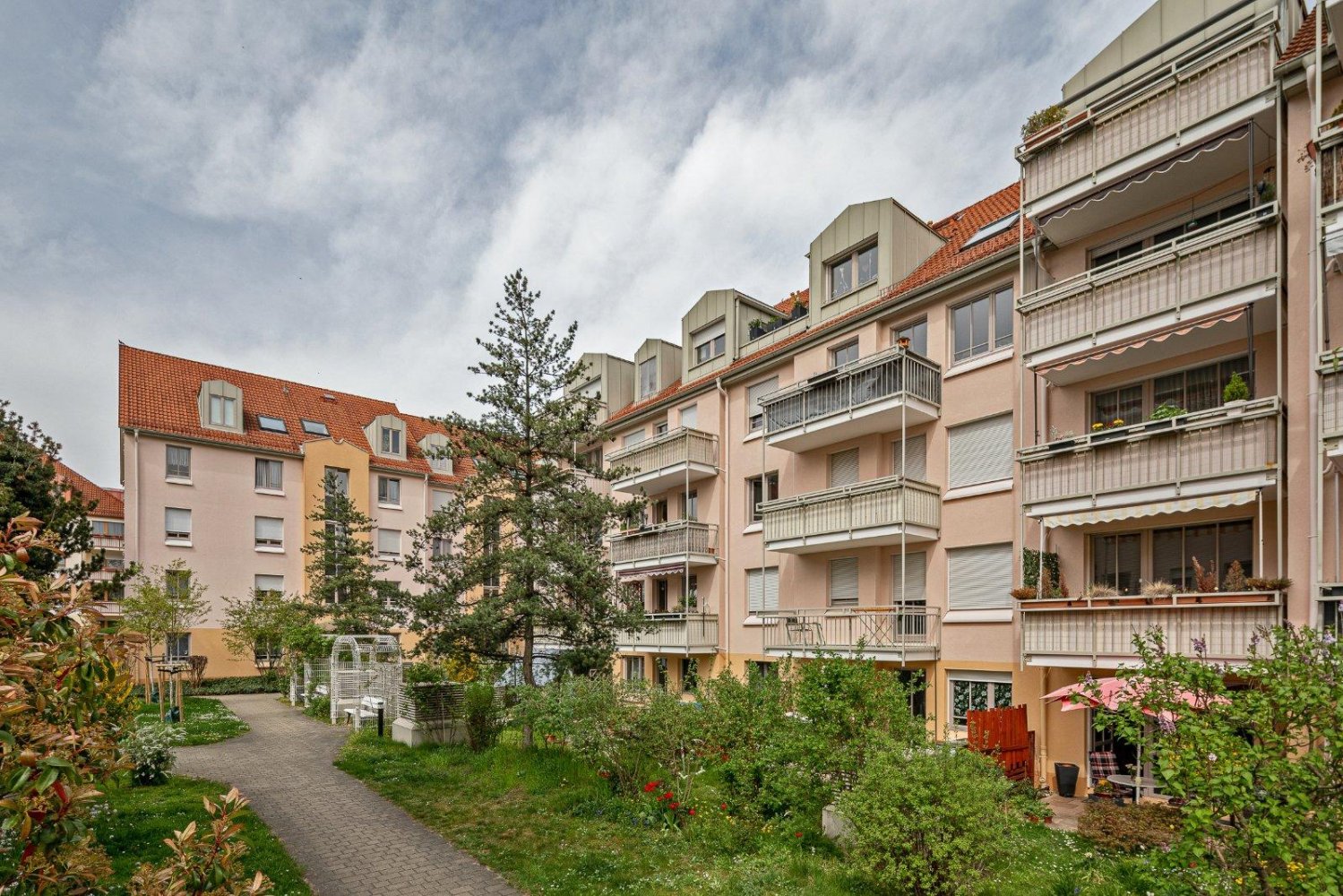 2 bedrooms Apartment in Dresden, Germany No. 230309