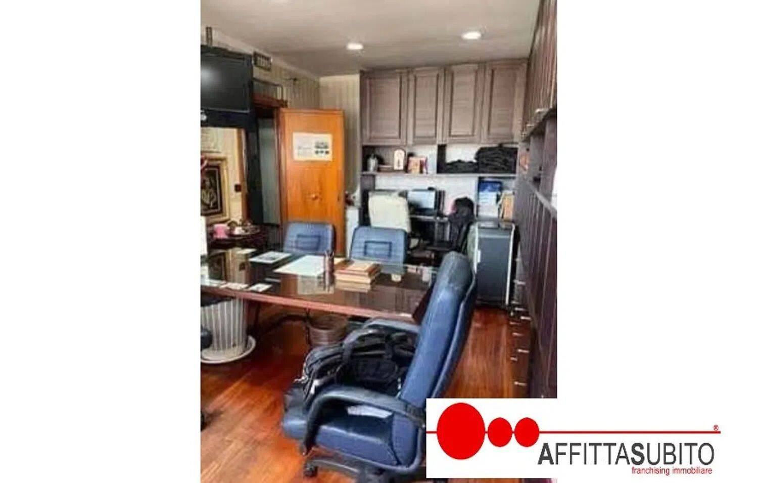 37m² Office in Naples, Italy No. 376202