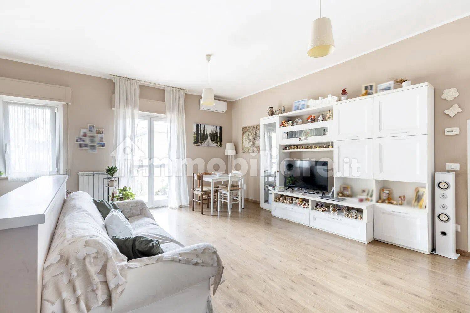 Apartamento de 3 dormitorios en Cerveteri, Italy No. 398618