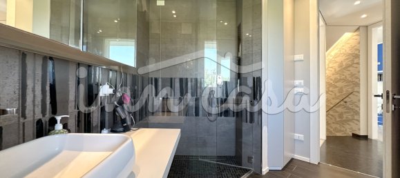 3 bedrooms House in Rimini, Italy No. 328737 33