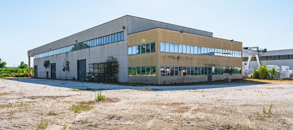 2000m² Warehouse in Massa, Italy No. 303816 21