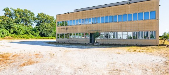 2000m² Warehouse in Massa, Italy No. 303816 42