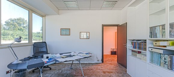 2000m² Warehouse in Massa, Italy No. 303816 27