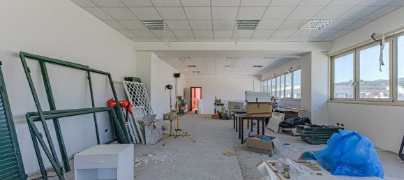 2000m² Warehouse in Massa, Italy No. 303816 37