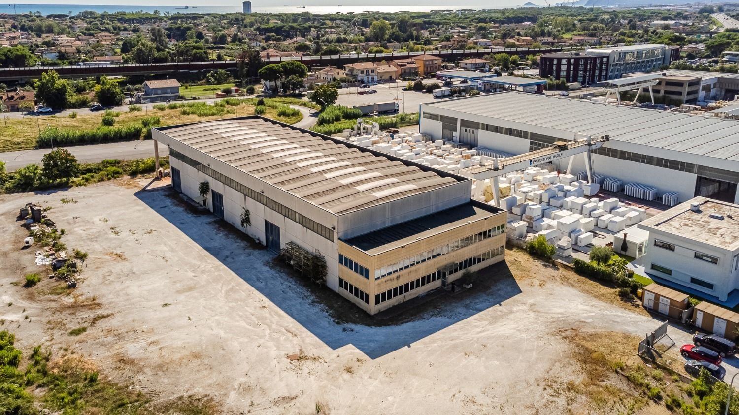 2000m² Warehouse in Massa, Italy No. 303816