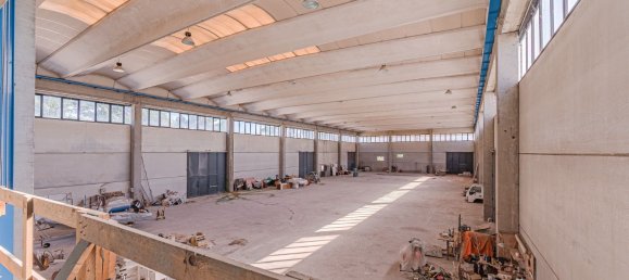 2000m² Warehouse in Massa, Italy No. 303816 40