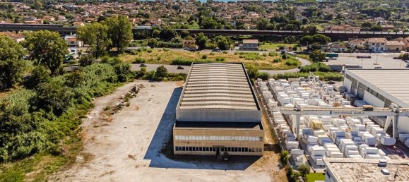 2000m² Warehouse in Massa, Italy No. 303816 2