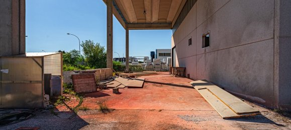 2000m² Warehouse in Massa, Italy No. 303816 49