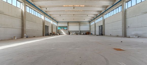 2000m² Warehouse in Massa, Italy No. 303816 9