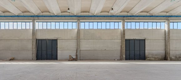 2000m² Warehouse in Massa, Italy No. 303816 11