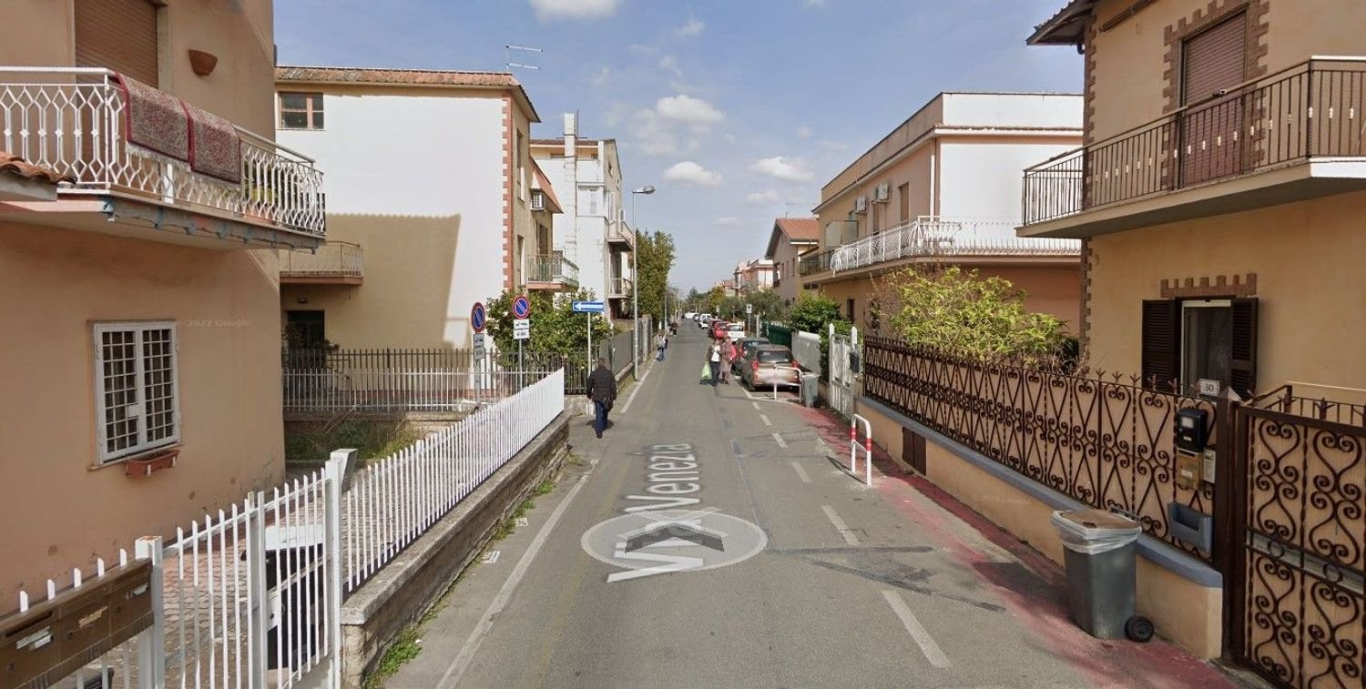 49m² Garage in Ciampino, Italy No. 18182