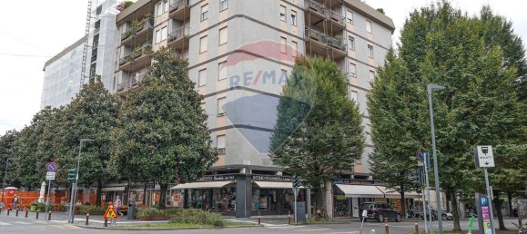 3 bedrooms Apartment in Bergamo, Italy No. 360482 2