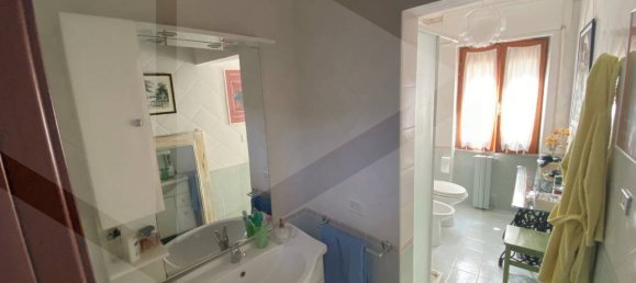 Apartamento de 4 habitaciónes en Barletta, Italy No. 26584 26
