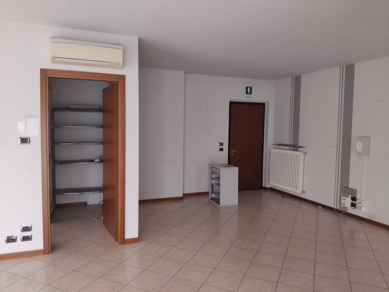 Bureau à Palazzolo sull'Oglio, Italy 65m² No. 391839